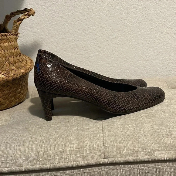 Stuart Weitzman 8.5N snake print leather heels - Picture 1 of 12